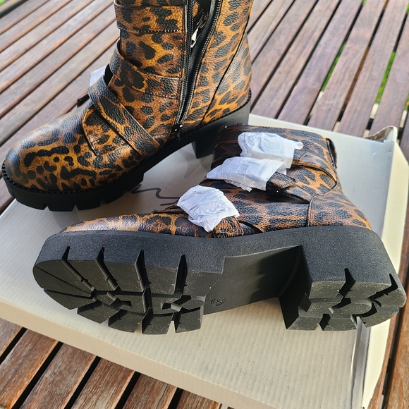 Leopard Print Boots Size 8.5 - Picture 2 of 3